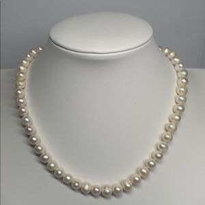 Elegant Cream Pearl Necklace with magnetic clasp